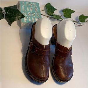BORN CLOGS